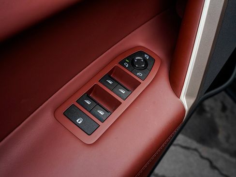 Used 2023 BMW iX xDrive50 w/ Sport Package image 10