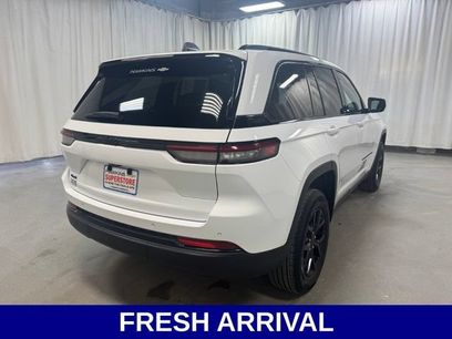 Used 2025 Jeep Grand Cherokee Altitude