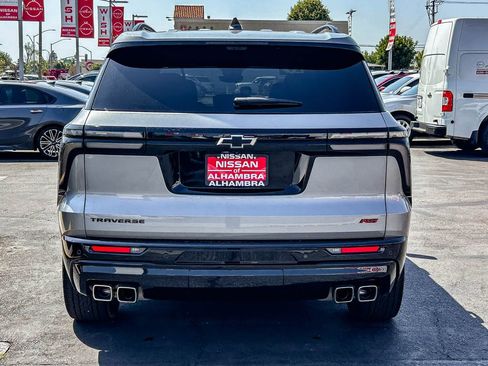 Used 2024 Chevrolet Traverse RS w/ LPO, Floor Liner Package FWD image 8