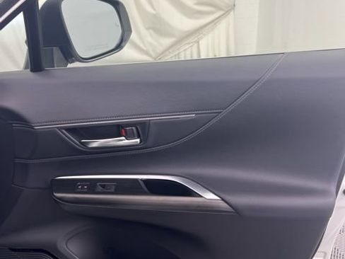 Used 2022 Toyota Venza XLE image 20