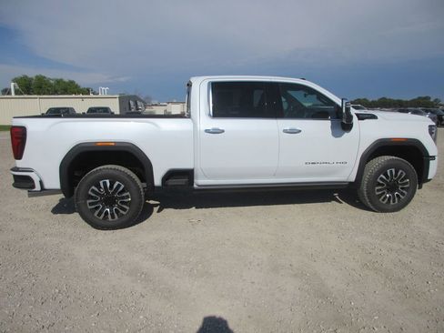 New 2026 GMC Sierra 2500 Denali Ultimate AWD/4WD image 3