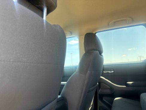 Used 2022 Nissan Frontier SV AWD/4WD image 29