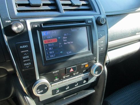 Used 2013 Toyota Camry SE image 17