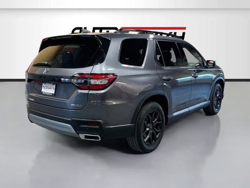 Used 2025 Honda Pilot Touring image 7