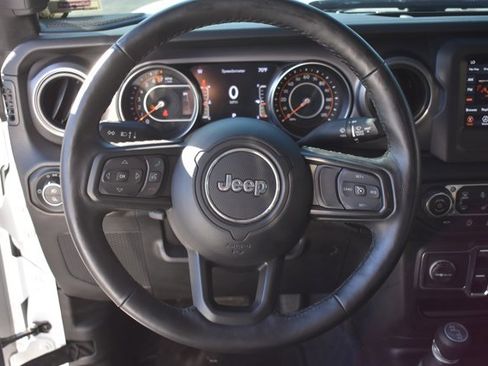Used 2021 Jeep Gladiator Willys image 17