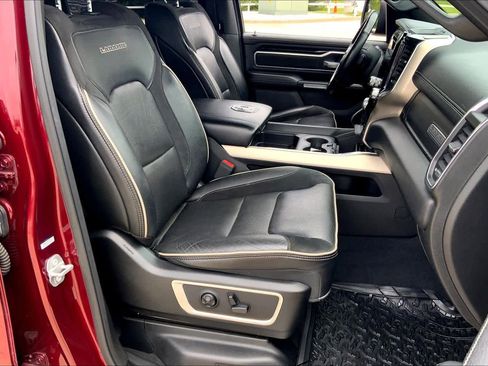 Used 2019 RAM 1500 Laramie AWD/4WD image 9