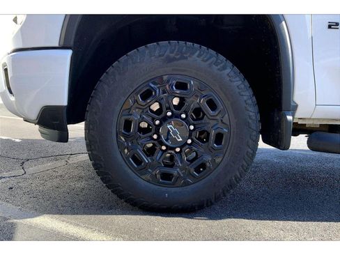 Used 2024 Chevrolet Silverado 2500 LT w/ Z71 Sport Edition image 9