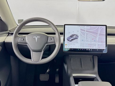 Used 2024 Tesla Model Y Long Range AWD/4WD image 13