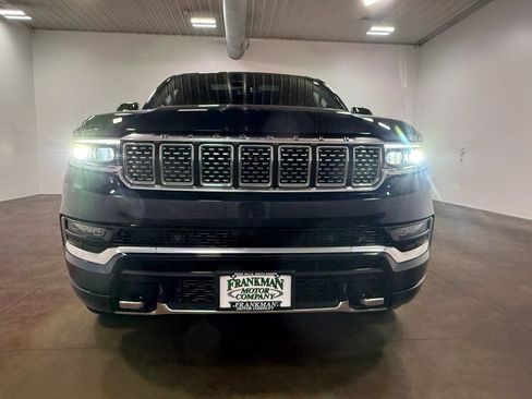 Used 2024 Jeep Grand Wagoneer Series III w/ Rear Seat Video Group 1 AWD/4WD image 40