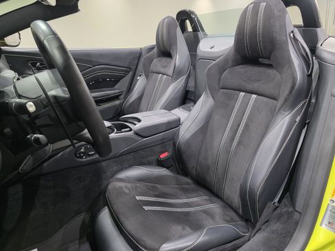 Used 2023 Aston Martin V8 Vantage Roadster RWD image 12