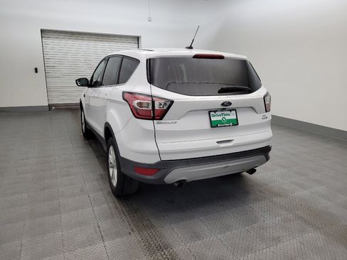 Used 2017 Ford Escape SE image 6