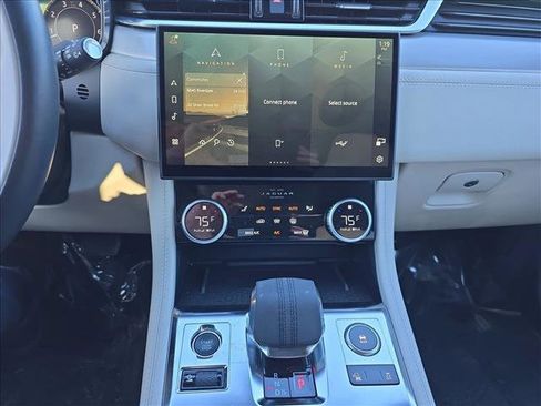 Certified 2025 Jaguar F-PACE R-Dynamic S image 21