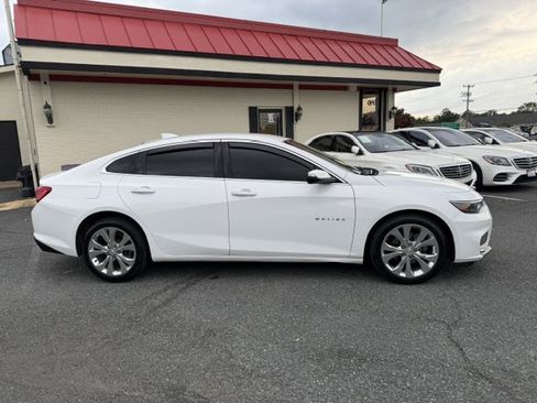 Used 2018 Chevrolet Malibu Premier FWD image 4