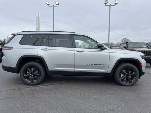 New 2025 Jeep Grand Cherokee L Limited w/ Black Appearance Package image 49