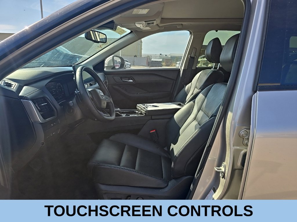 Used 2025 Nissan Rogue SL w/ Tech Package AWD/4WD image 9
