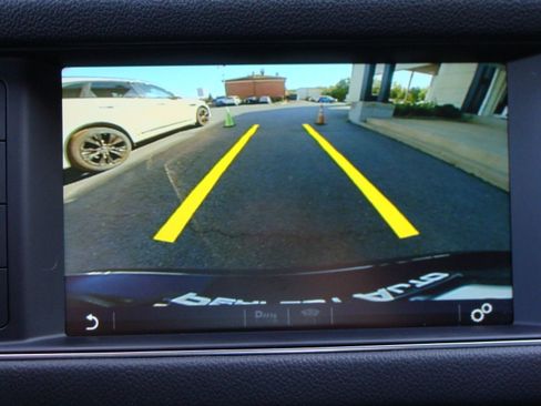 Used 2017 Jaguar XF Premium image 22