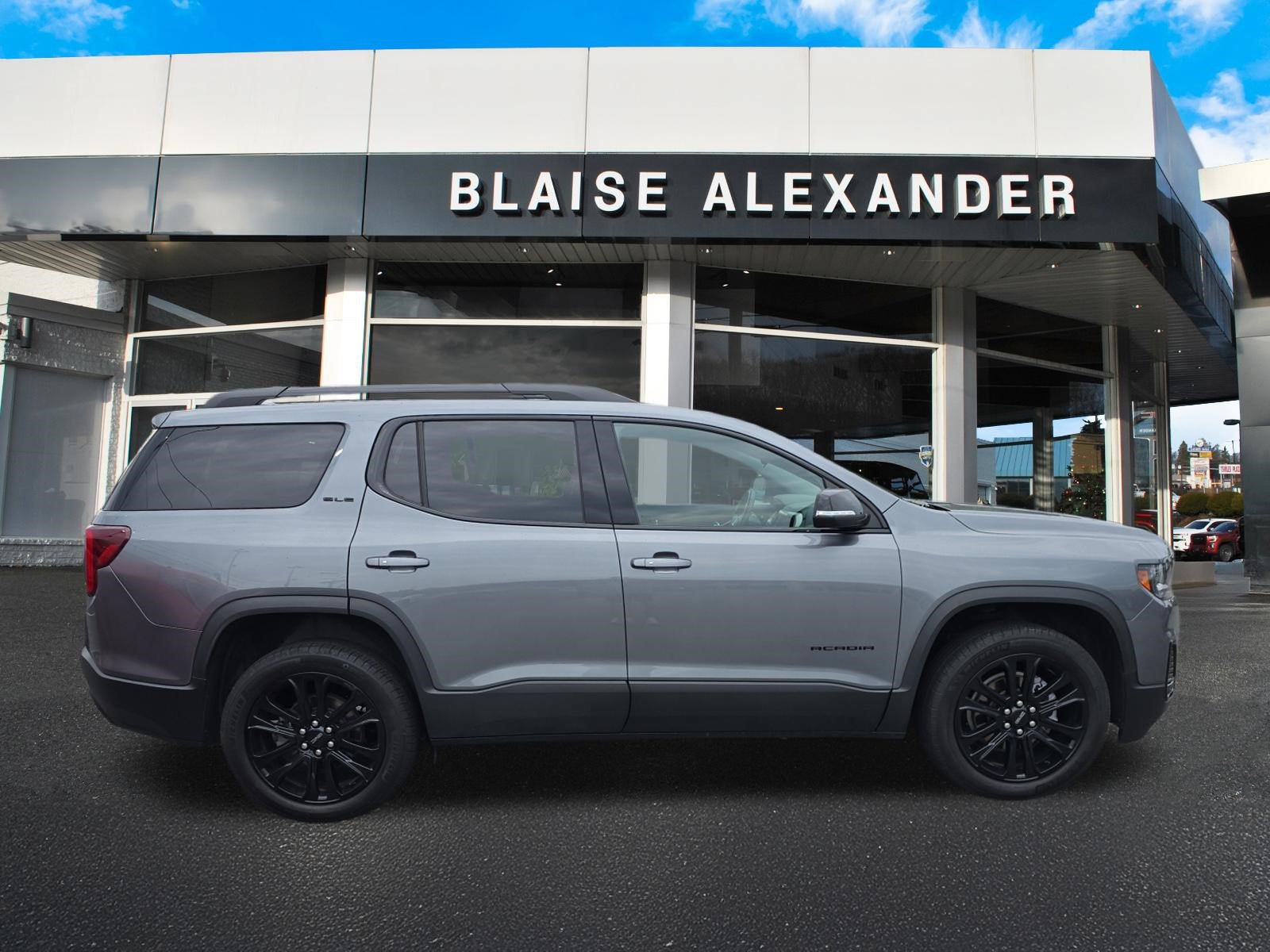 Used 2022 GMC Acadia SLE w/ Driver Convenience Package AWD/4WD image 2