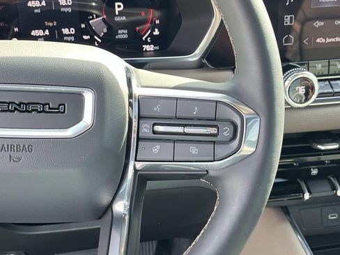 Used 2025 GMC Canyon Denali image 32
