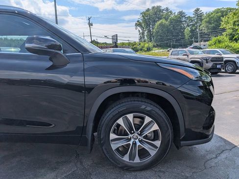 Certified 2024 Toyota Highlander XLE AWD/4WD image 10