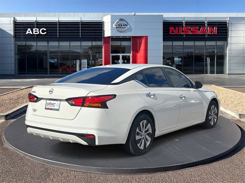 Used 2025 Nissan Altima 2.5 S image 5