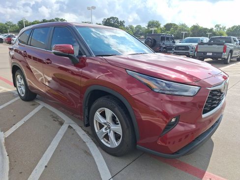 Used 2024 Toyota Highlander LE image 8