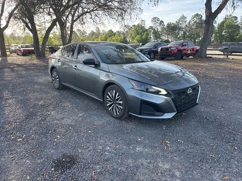 Used 2024 Nissan Altima 2.5 SV image 7