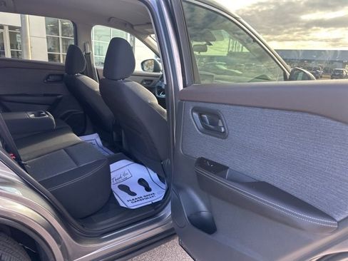 Used 2021 Nissan Rogue S image 16