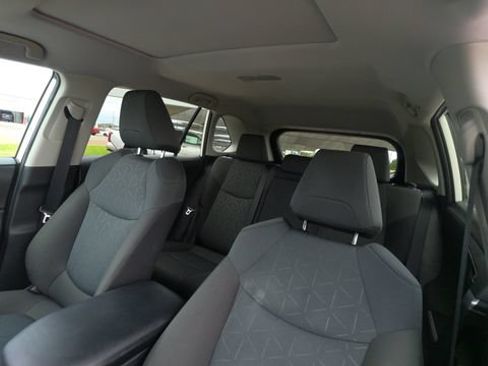Used 2022 Toyota RAV4 XLE w/ XLE Grade Weather Package AWD/4WD image 14
