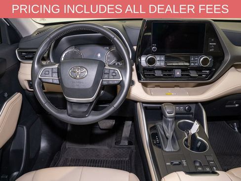 Used 2023 Toyota Highlander XLE FWD image 7