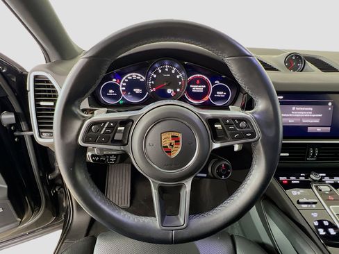 Used 2022 Porsche Cayenne Platinum Edition w/ Premium Package Plus image 11
