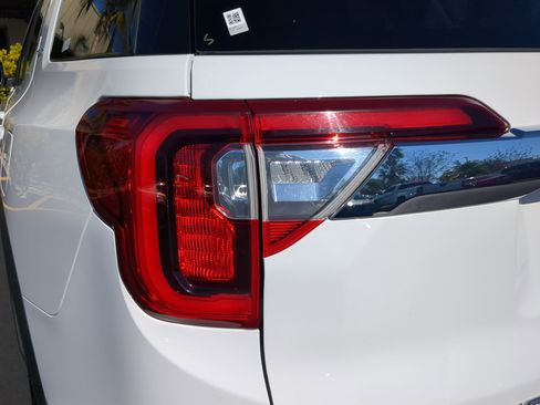 Used 2023 GMC Acadia SLT image 12