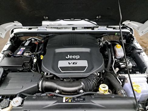 Used 2018 Jeep Wrangler Rubicon w/ Power Convenience Group image 16