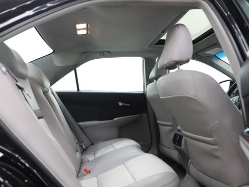 Used 2014 Toyota Camry XLE image 12