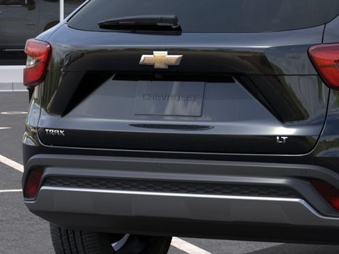 New 2026 Chevrolet Trax LT w/ Driver Confidence Package FWD image 14