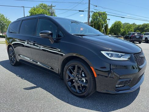Used 2026 Chrysler Pacifica Select w/ S Appearance Package FWD image 5