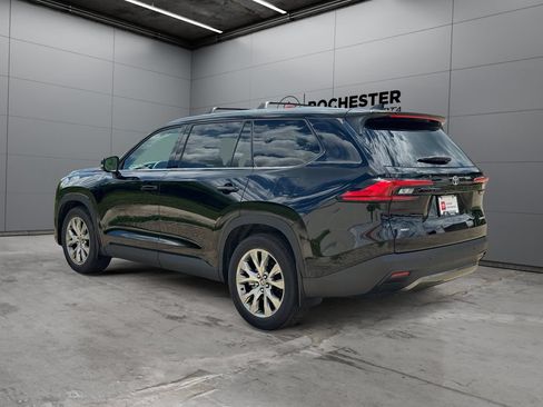Certified 2024 Toyota Grand Highlander AWD image 3
