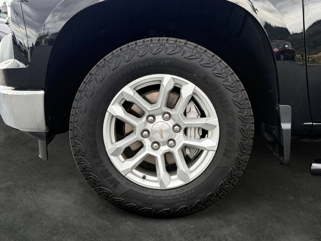 Used 2024 Chevrolet Silverado 1500 LT w/ Z71 Off-Road Package AWD/4WD image 5