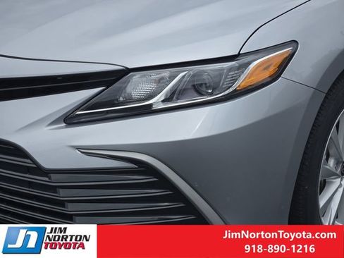Used 2024 Toyota Camry LE w/ Convenience Package FWD image 11
