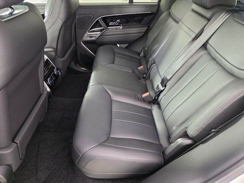 Used 2025 Land Rover Range Rover SE AWD/4WD image 14