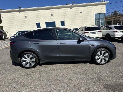 Used 2022 Tesla Model Y Long Range image 2