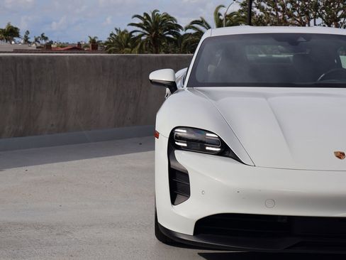 Certified 2022 Porsche Taycan image 12