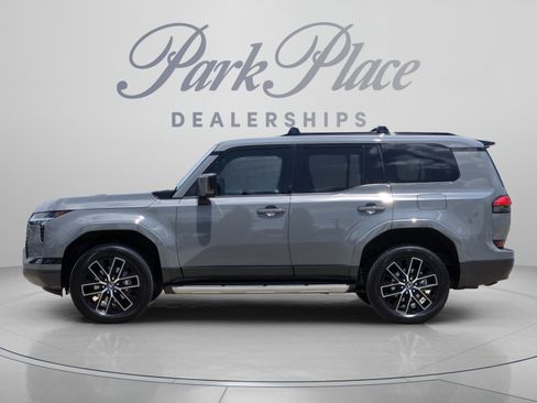 Used 2024 Lexus GX 550 w/ Cold Area Package AWD/4WD image 2