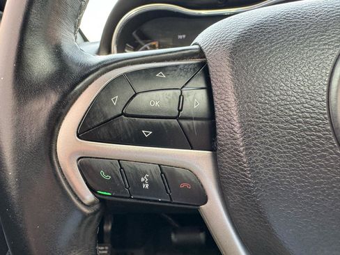 Used 2019 Jeep Grand Cherokee Altitude image 18