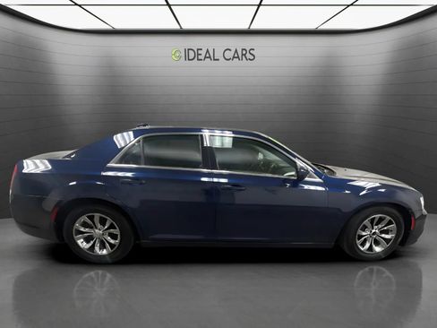 Used 2016 Chrysler 300 Limited RWD image 4