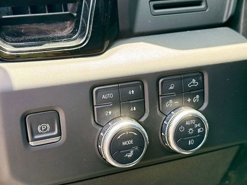 Used 2022 GMC Sierra 1500 AT4 w/ AT4 Preferred Package AWD/4WD image 14
