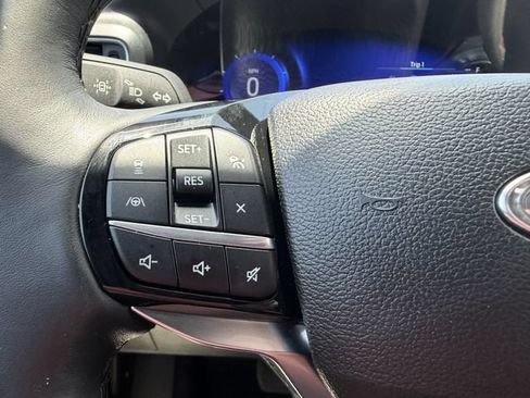 Used 2022 Ford Explorer Platinum w/ Equipment Group 601A AWD/4WD image 30