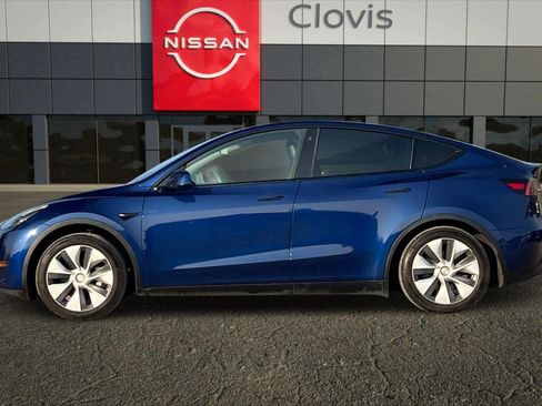 Used 2021 Tesla Model Y Standard Range image 6
