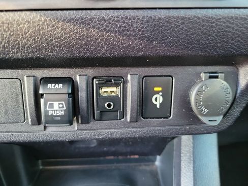 Used 2018 Toyota Tacoma TRD Sport image 20