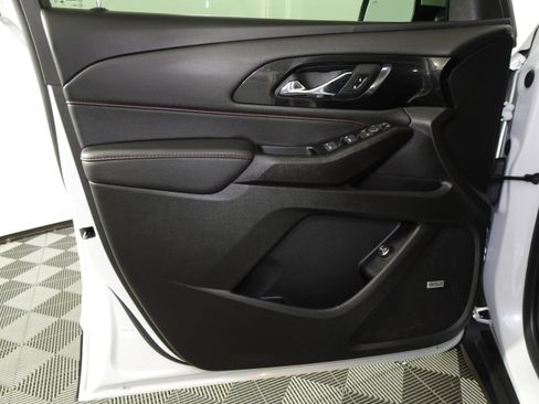 Used 2023 Chevrolet Traverse RS image 76
