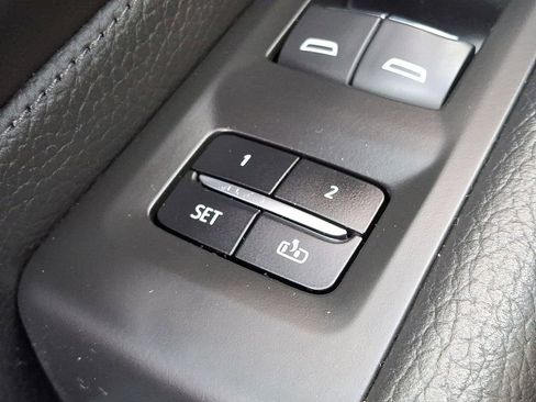 Used 2021 GMC Yukon XL Denali w/ Denali Premium Package image 28